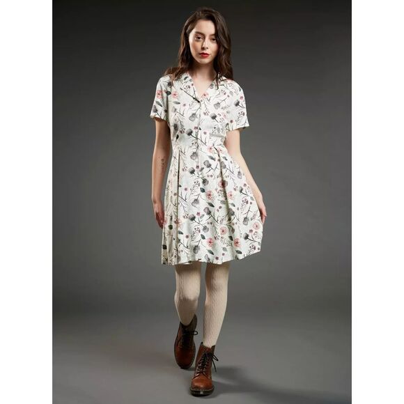NWT Hot Topic Outlander Floral Button-Front Dress size 18/20 - Picture 3 of 13